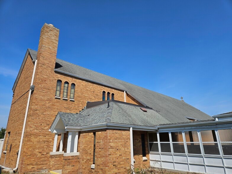 More Photos Of 5000 Fergus Rd, Saint Charles Religious Facility For Sale