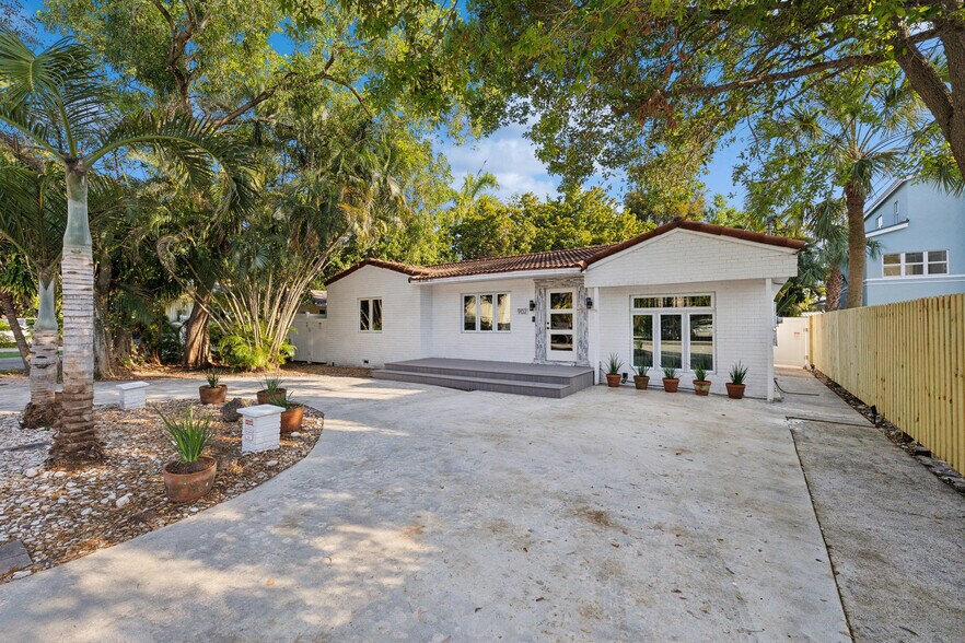 More Photos Of 902 SE 12th Ct, Fort Lauderdale Specialty For Sale