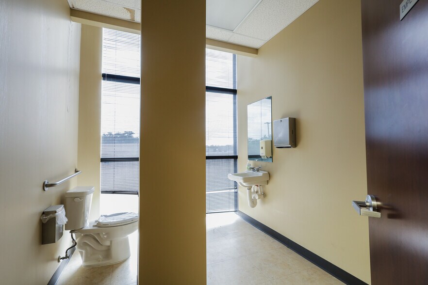 More Photos Of 4000 Garth Rd, Baytown Medical For Sale