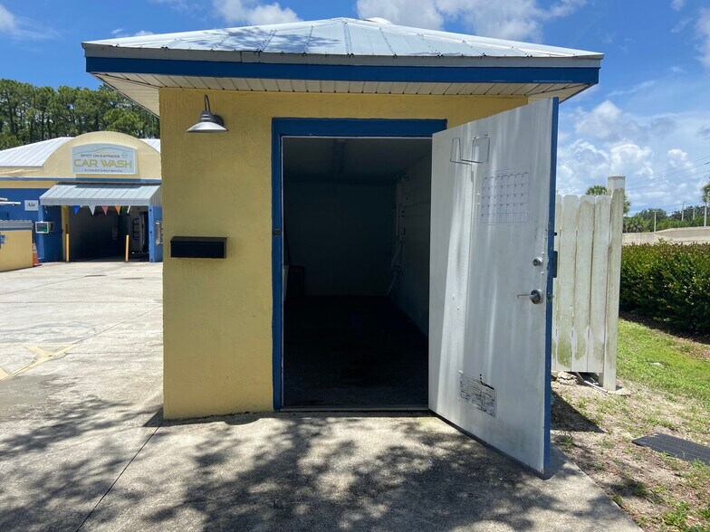 More Photos Of 15251 Convenience Way, Fort Myers Carwash For Lease