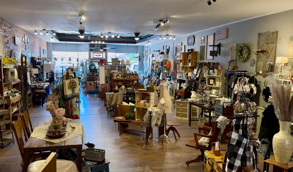 More Photos Of 111 W Main St, Florence Storefront For Sale