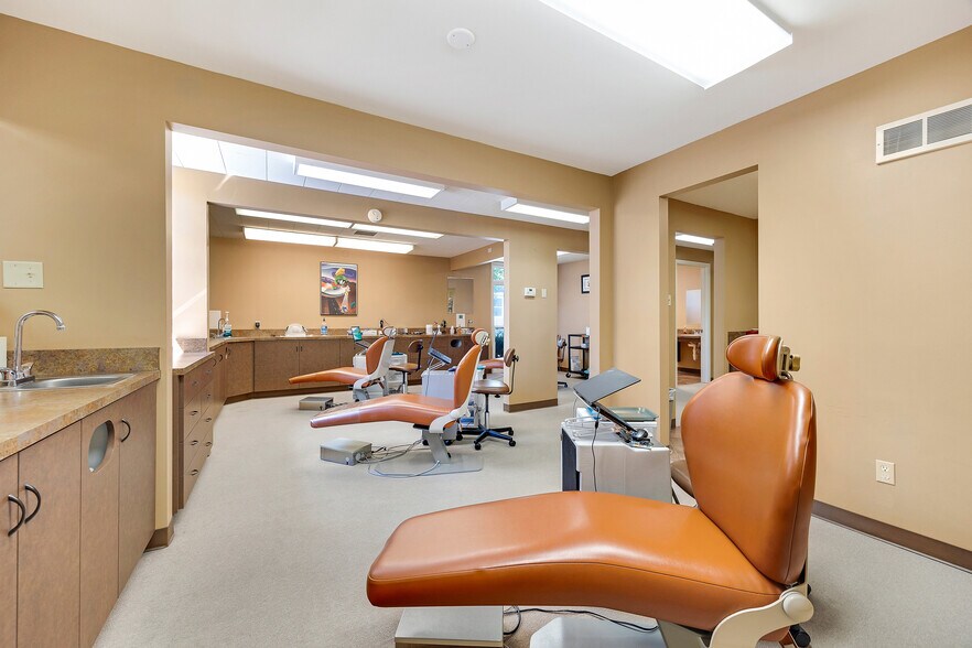 More Photos Of 405 Cedar St, Pleasant Hill Medical For Sale