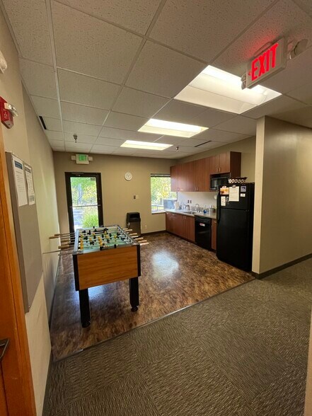 More Photos Of 5750 Lincoln Dr, Edina Office For Sale