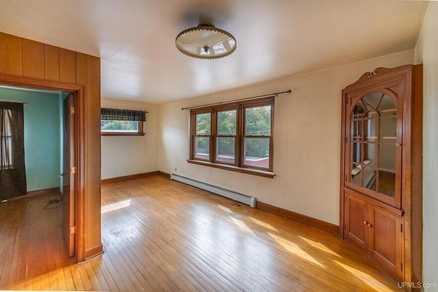 More Photos Of 200-206 E Division St, Ishpeming Storefront Retail Residential For Sale