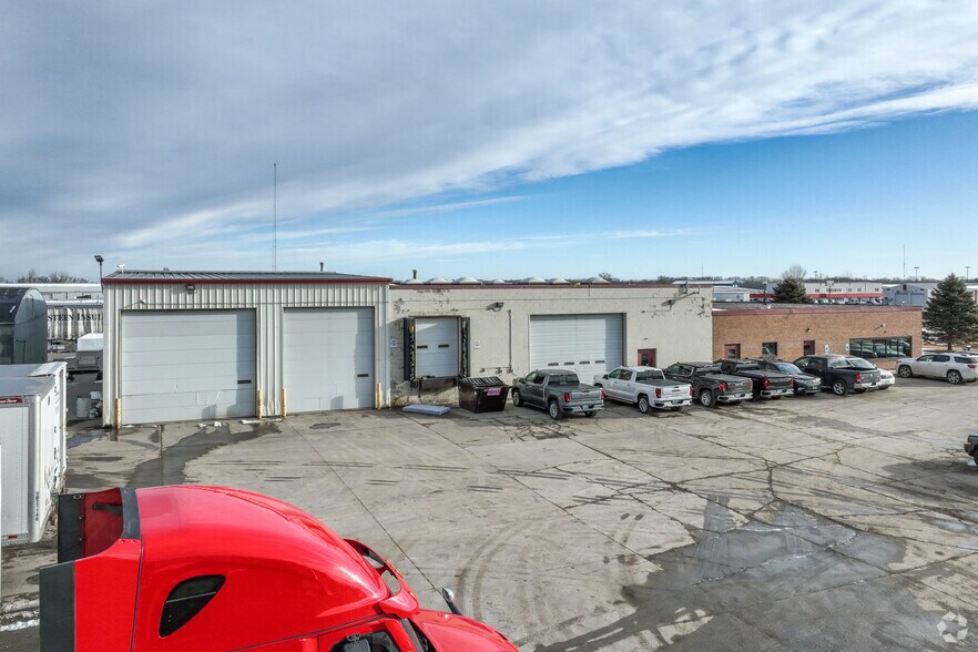More Photos Of 2975 N Washington St, Grand Forks Distribution For Lease