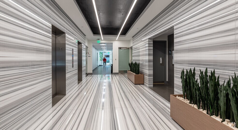 More Photos Of 20803 Biscayne Blvd, Aventura Office For Lease