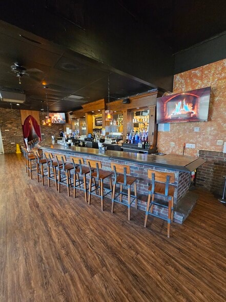 More Photos Of 181 Front St, Marietta Restaurant For Lease