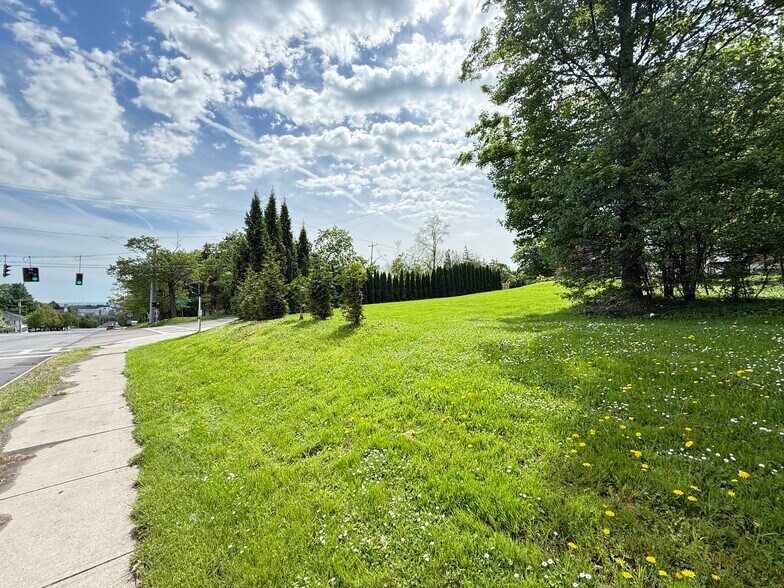 More Photos Of 4794 W Seneca Tpke, Syracuse Flex For Sale