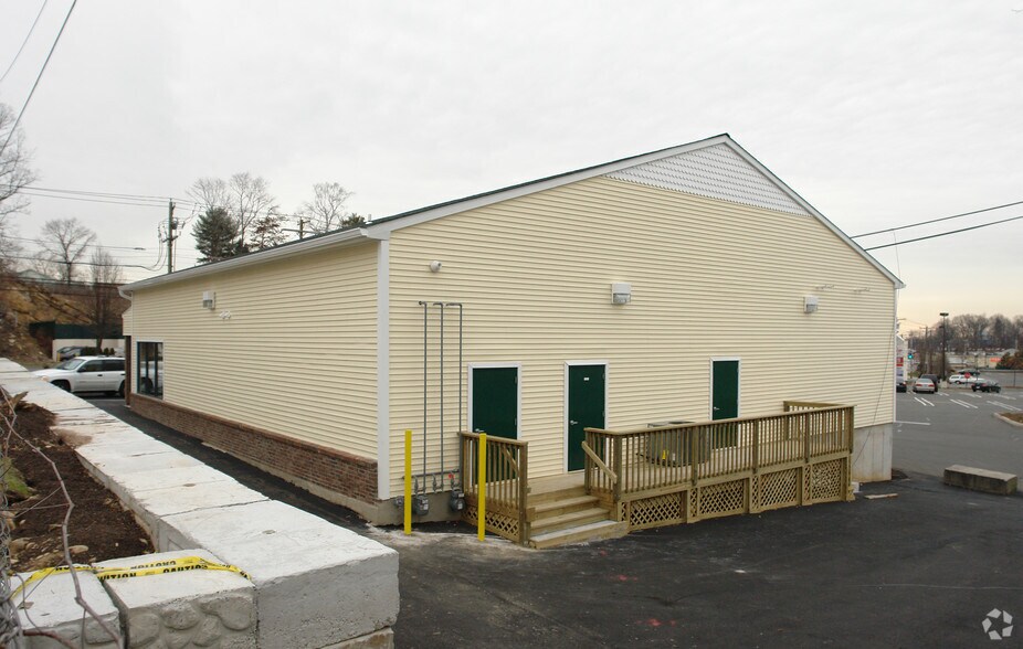 More Photos Of 4615 Main St, Bridgeport Freestanding For Lease