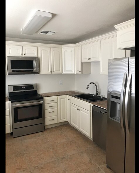 More Photos Of 5440 Tolentino Dr, Las Vegas Light Manufacturing For Lease