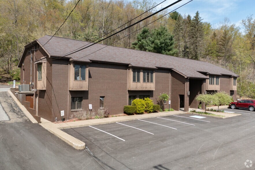 Primary Photo Of 701 Sharon Rd, Beaver Medical For Sale