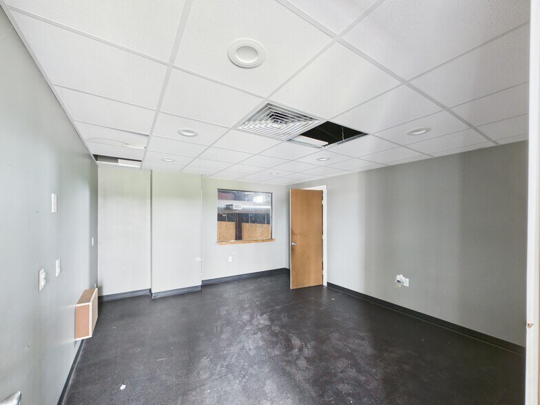 More Photos Of 431 S 17th St, West Columbia Warehouse For Sale
