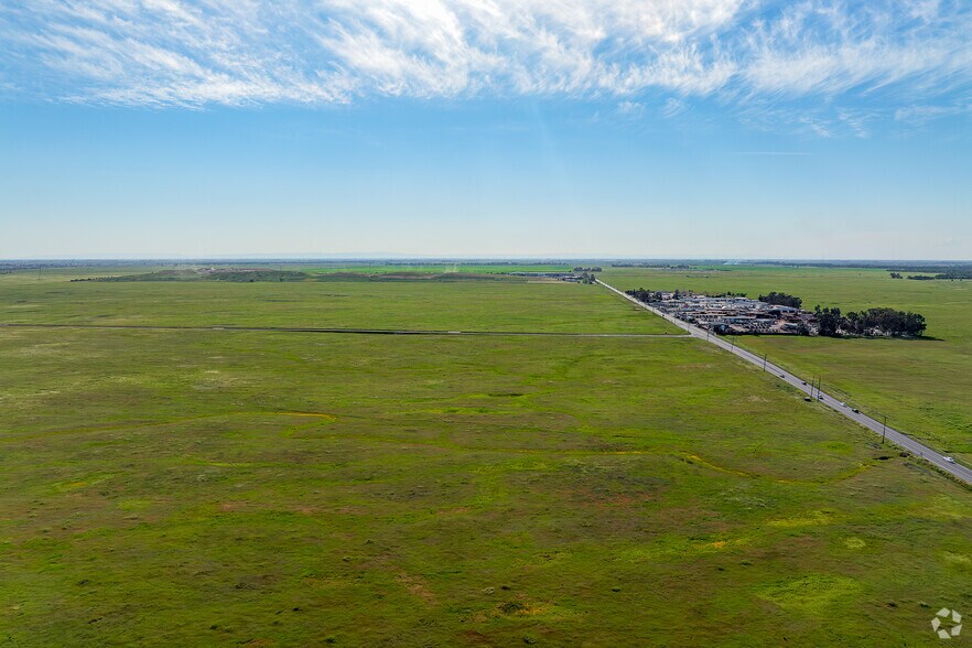 More Photos Of North Foothills Boulevard, Lincoln Warehouse For Lease