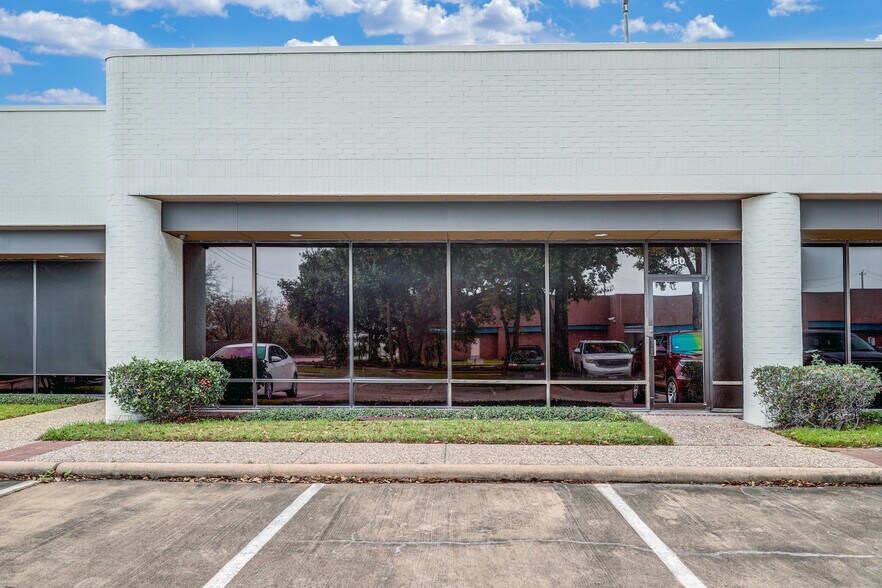 More Photos Of 1000 N Post Oak Rd, Houston Unknown For Lease