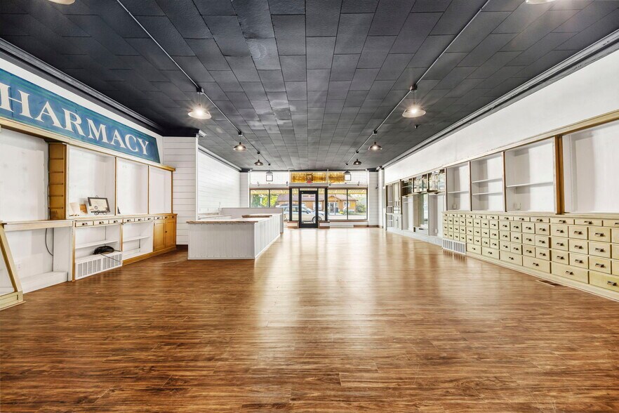 More Photos Of 111 E Main St, Laurel Storefront For Sale