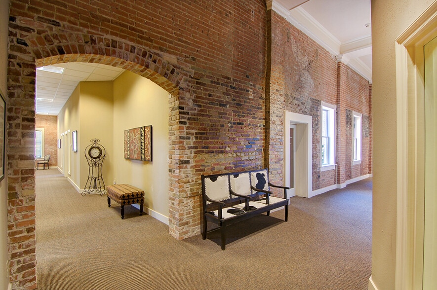 More Photos Of 103 E Virginia St, McKinney Storefront Retail Office For Lease