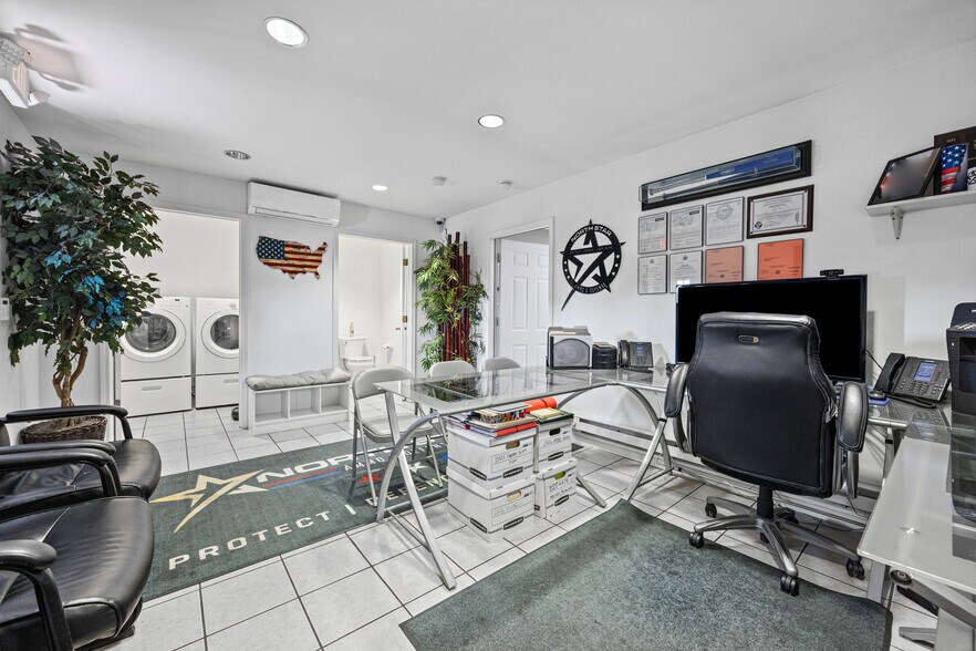 More Photos Of 227 West Ave, Albion Town Orleans Flex For Lease