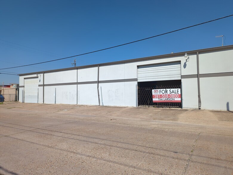 More Photos Of 513 Illinois St, South Houston Industrial For Sale
