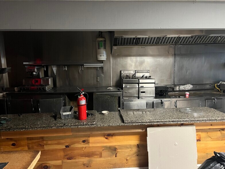 More Photos Of 919 N Orange St, Wilmington Storefront Retail Residential For Sale