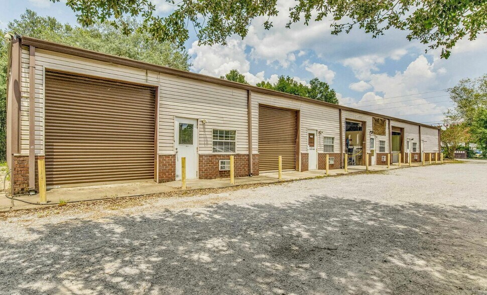 More Photos Of 6317-6327 Dogwood Dr, Milton Service For Lease