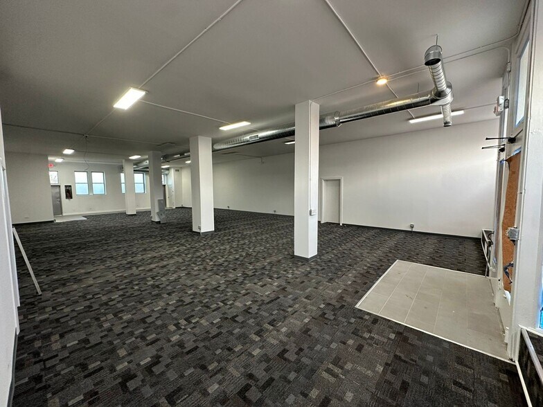 More Photos Of 6108 W Cermak Rd, Cicero Storefront For Lease