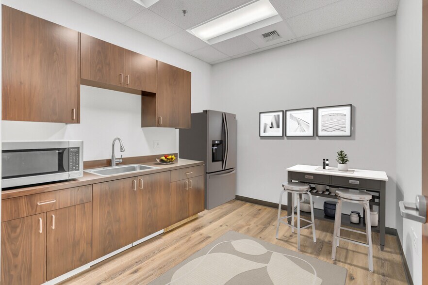 More Photos Of 11415 Sunrise Gold Cir, Rancho Cordova Warehouse For Lease