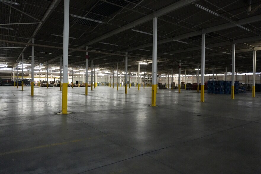 More Photos Of 2301 Virginia Ave, Culloden Warehouse For Lease