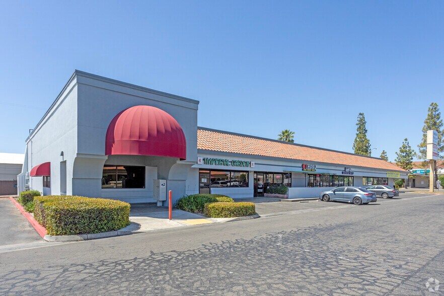 More Photos Of 6650 N Blackstone Ave, Fresno Unknown For Lease