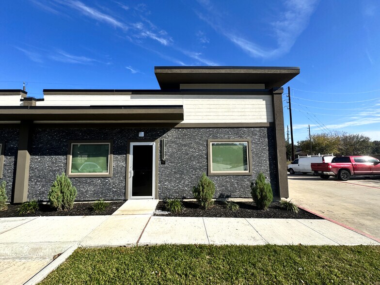 More Photos Of 8815 West Rd, Houston Office For Sale