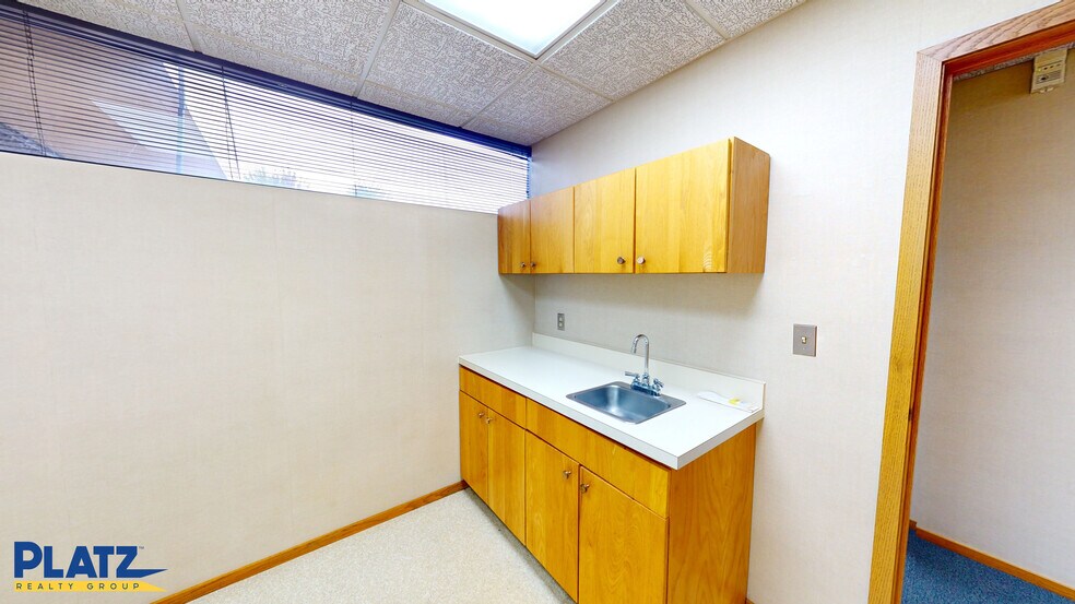More Photos Of 1700 E Market St NE, Warren Medical For Lease