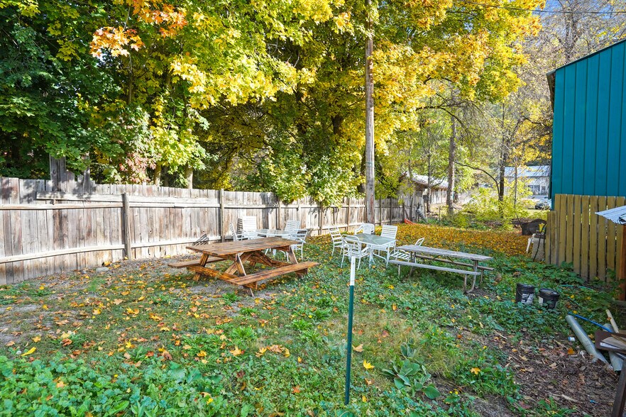 More Photos Of 4976 WA-25 Hwy, Hunters Bar For Sale