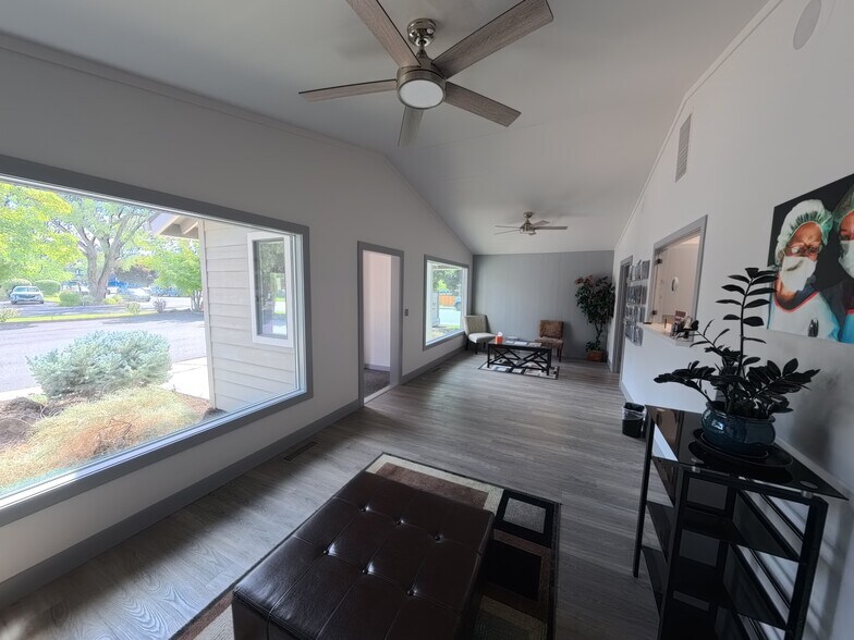 More Photos Of 1102 NE 4th St, Bend Healthcare For Lease