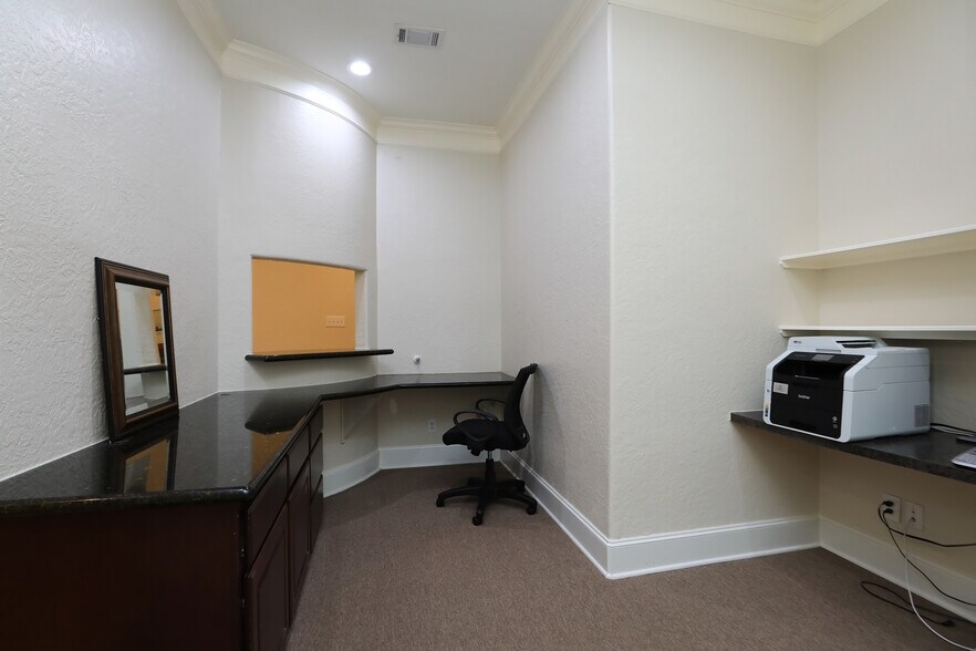 More Photos Of 12802 Willow Centre Dr, Houston Office For Sale