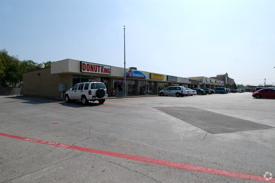More Photos Of 2825 Valley View Ln, Farmers Branch Storefront For Lease