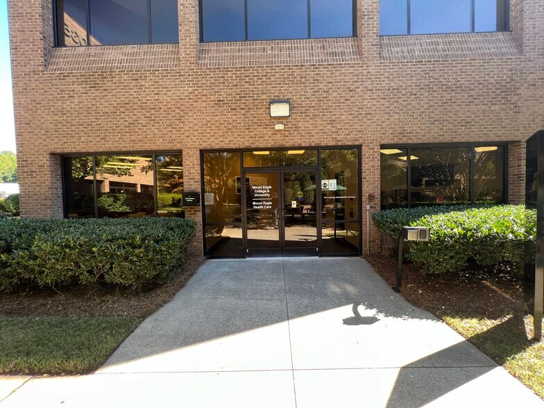 More Photos Of 4025 University Pky, Winston-Salem Unknown For Lease