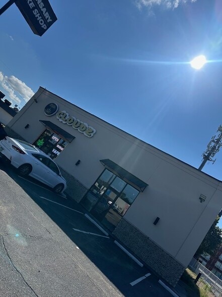 More Photos Of 9229 Parkway E, Birmingham Storefront Retail Office For Lease