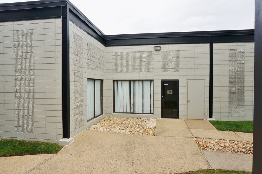 More Photos Of 7207 Lockport Pl, Lorton Warehouse For Lease