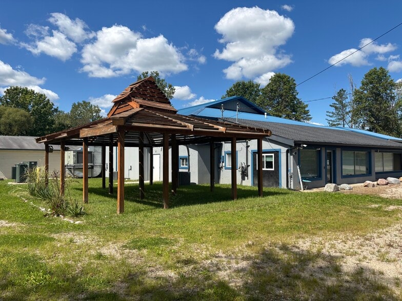 More Photos Of 9313 N Dort Hwy, Mount Morris General Retail For Sale