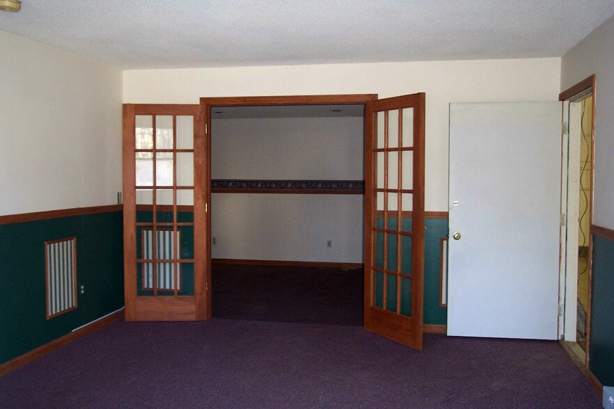More Photos Of 327-337 Acton Rd, Chelmsford Storefront Retail Residential For Sale