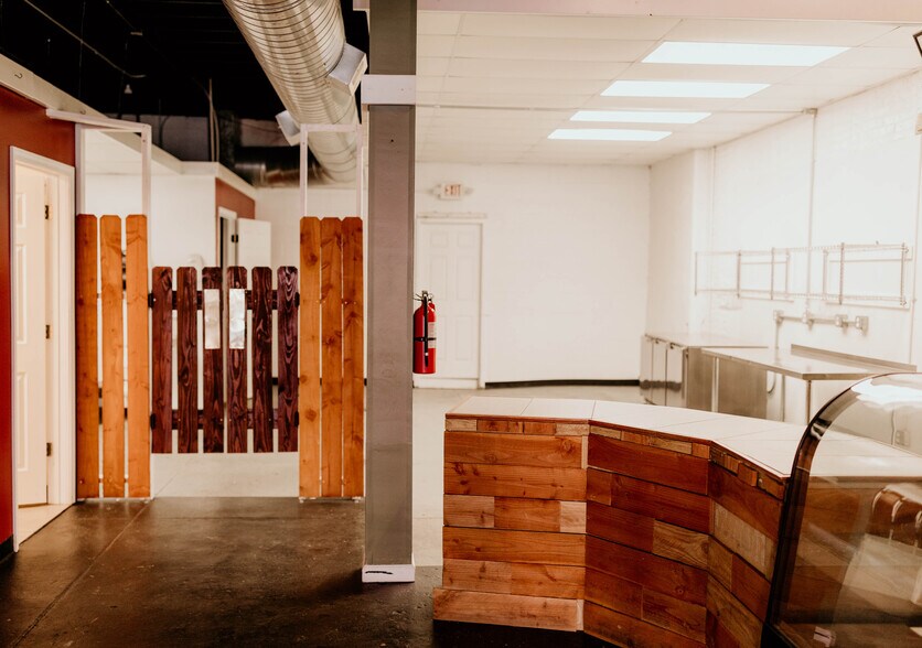 More Photos Of 1529 Grand Blvd, Kansas City Storefront Retail Office For Lease