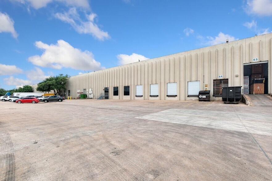 More Photos Of 12317 Technology Blvd, Austin Warehouse For Lease