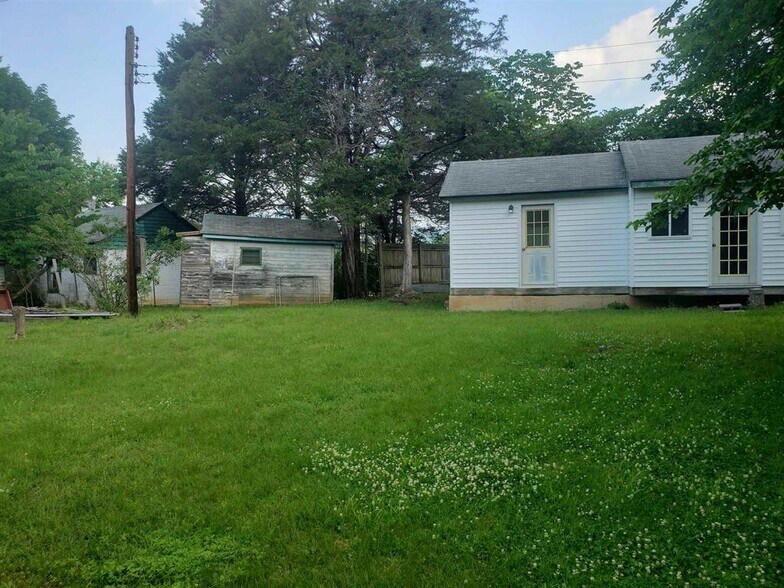 More Photos Of 2487 US Highway 211 W, Luray Storefront For Sale