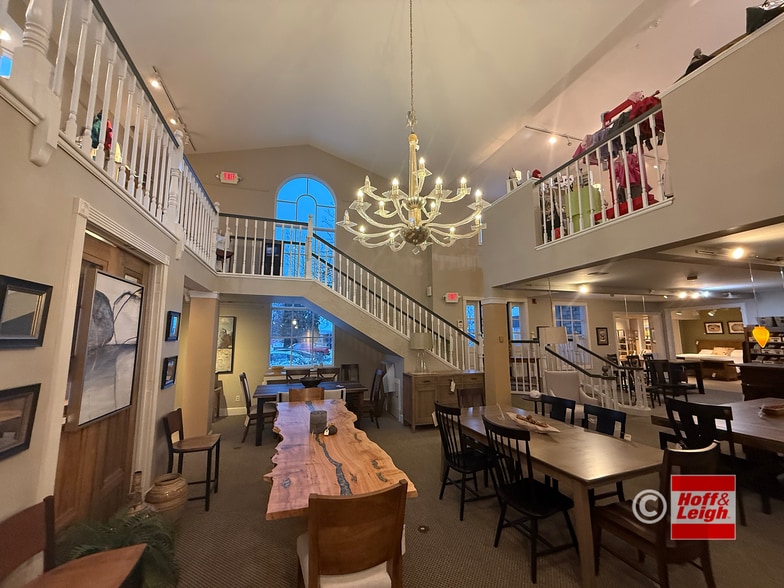 More Photos Of 3451 Fairmount Blvd, Cleveland Heights Freestanding For Sale