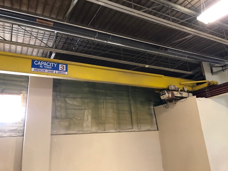 More Photos Of 12950 Capital St, Oak Park Manufacturing For Lease
