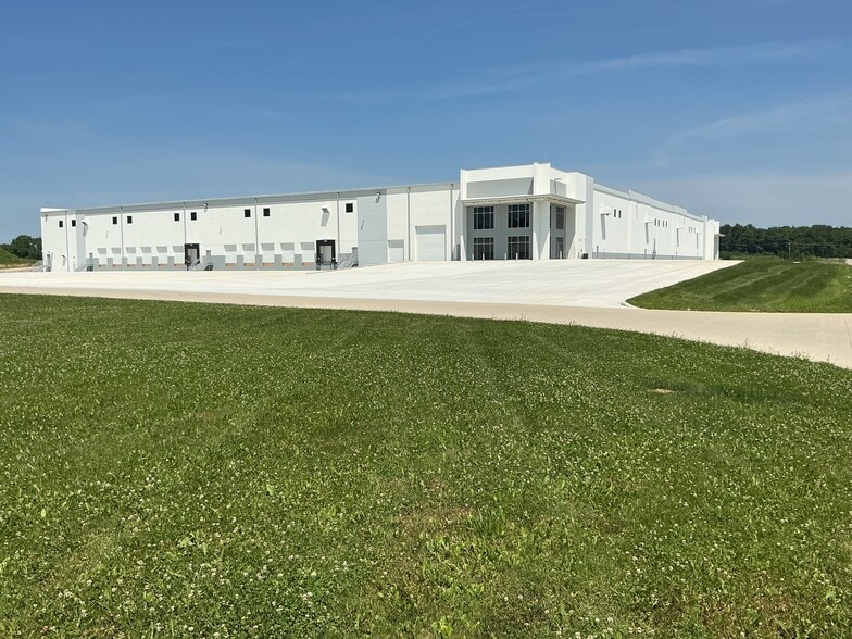 More Photos Of 1900 Airport West Rd, Mansfield Warehouse For Lease