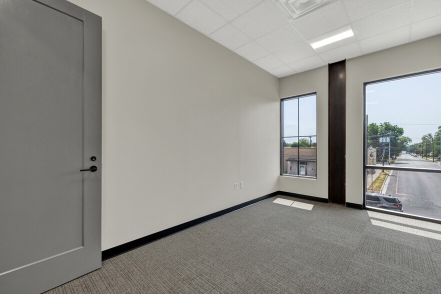 More Photos Of 207 E San Antonio St, New Braunfels Loft Creative Space For Lease