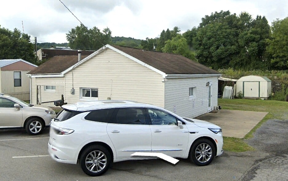 More Photos Of 109 E Main St, Evans City Specialty For Sale