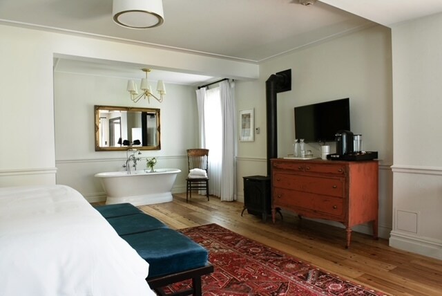 More Photos Of 3805 Main St, Stone Ridge Hotel For Sale