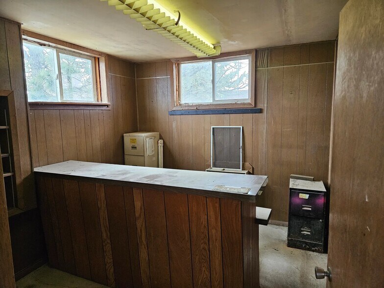 More Photos Of 1204 W Cedar St, Beresford Flex For Sale