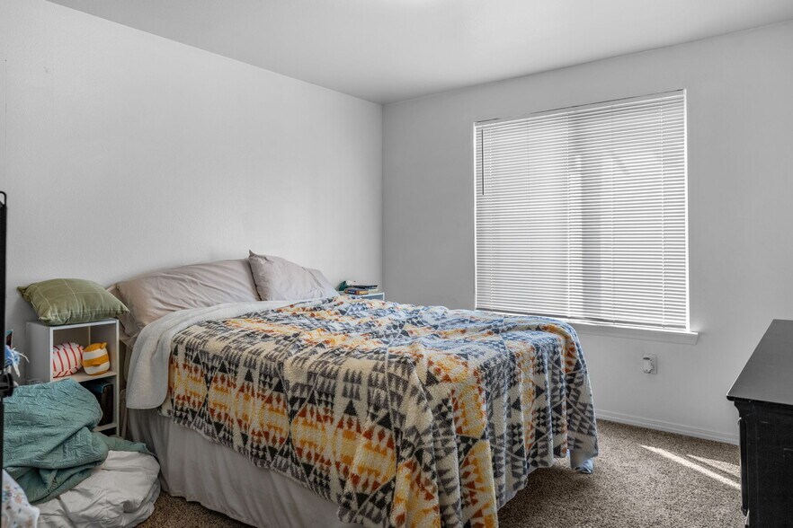 More Photos Of 1805 E Overland Rd, Meridian Apartments For Sale